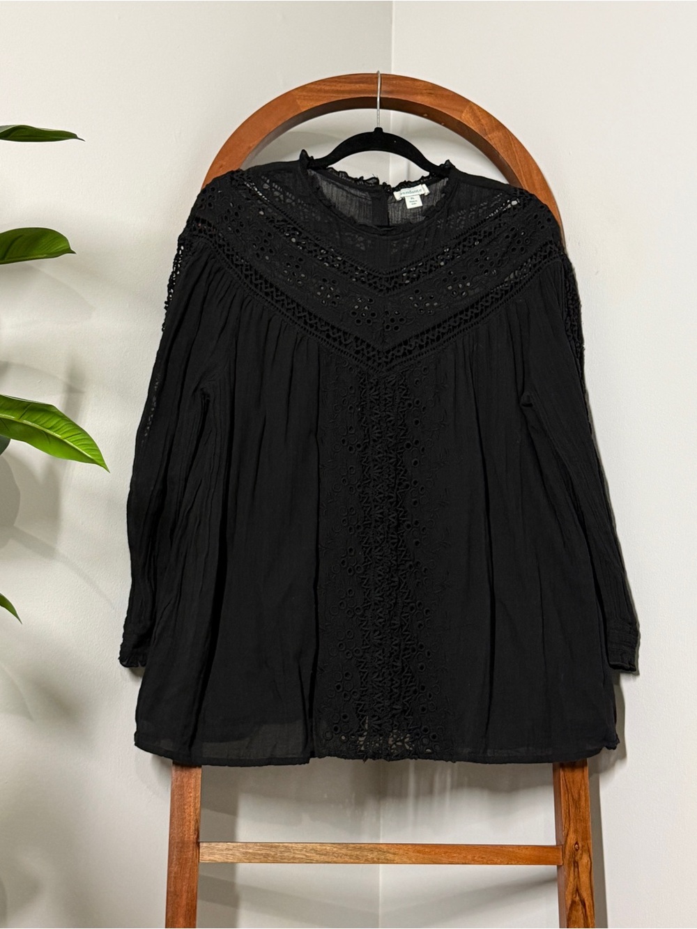Sundance XL Black Boho Crochet Eyelet Long Sleeve Button Back Blouse Top